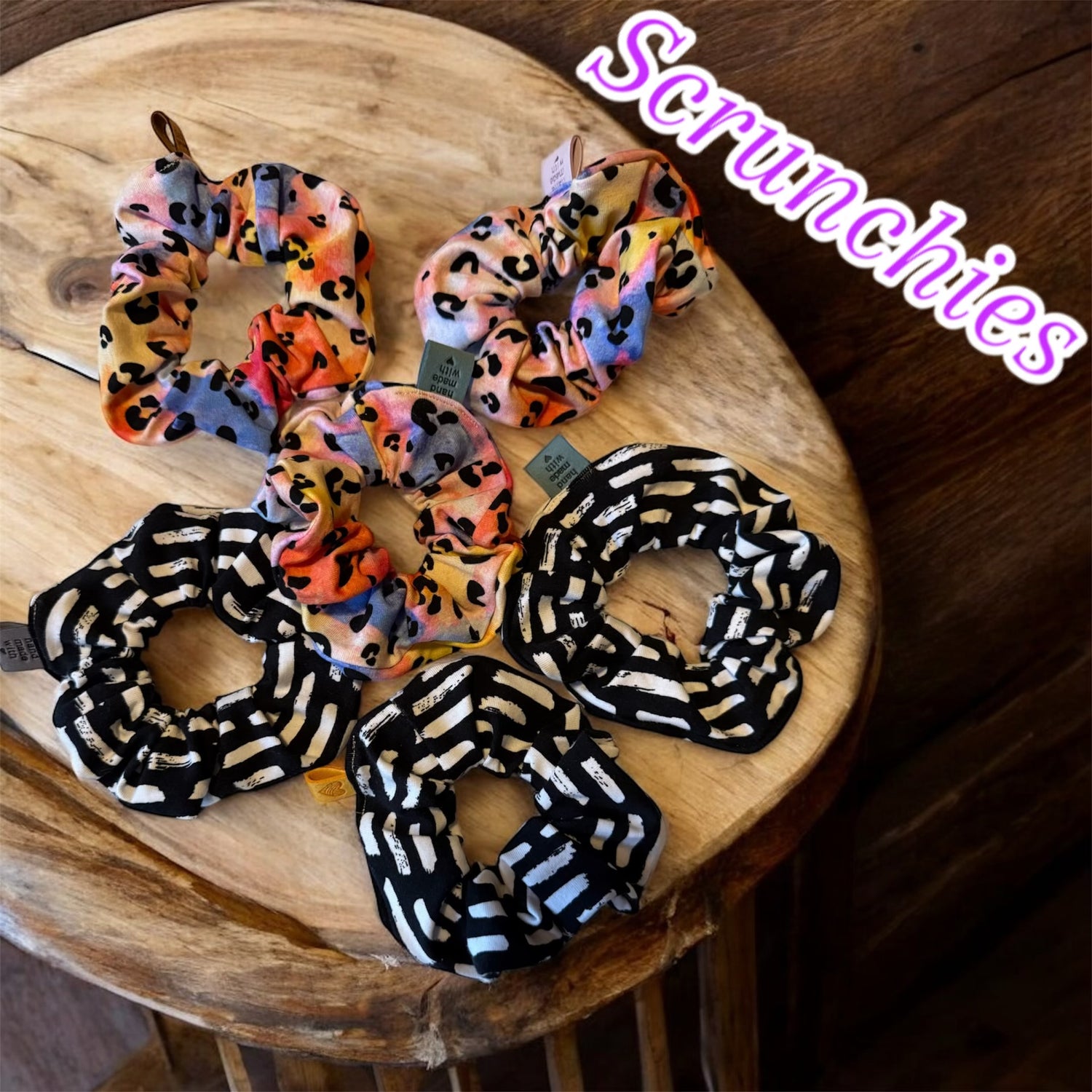 Haarschmuck wie z.B. Scrunchies...